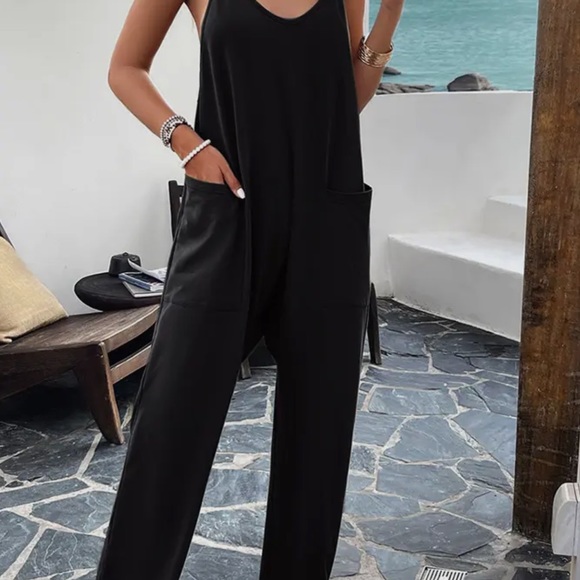 Plain V-Neck Loose Pocket Cami Jumpsuit - Picture 3 of 4